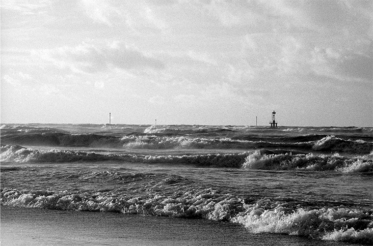 Les vagues galopent sur la plage, 13 novembre 1988