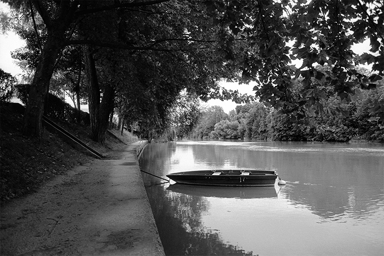 Barque au bord de la Marne, Nogent sur Marne, juillet 1987 